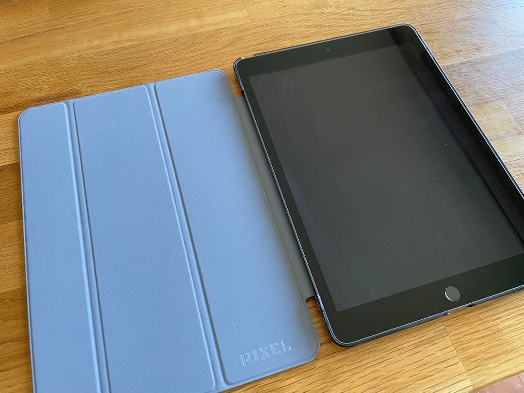 iPad (第9世代)専用カバー付き、充電器なし