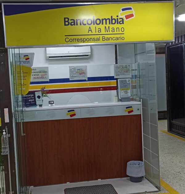 Corresponsal Bancolombia, horario de atención, lunes a viernes de 9:00 am a 1:00pm y de 2:00pm a 5:50 pm, sábados de 9:00 am a 4:00 pm
